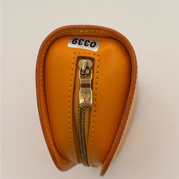 Louis Vuitton Dauphine Clutch Bag - Picture 4 of 10